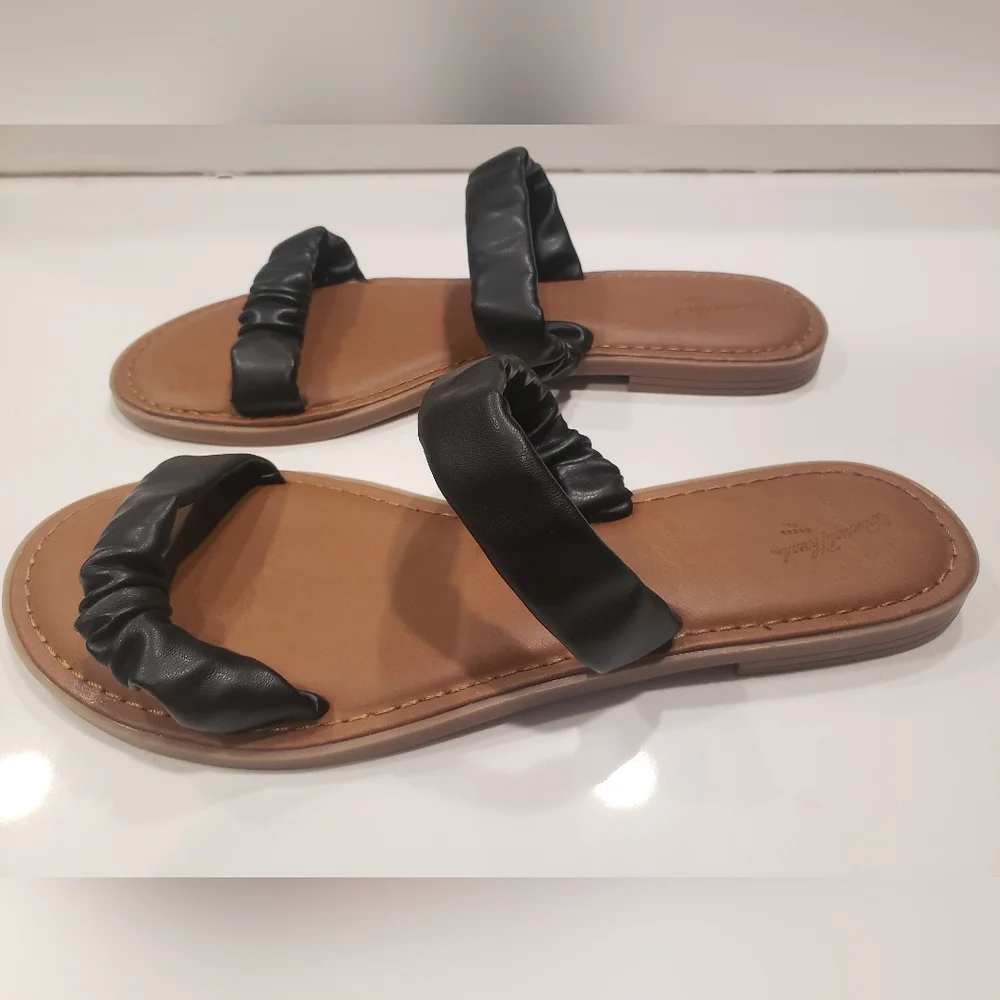 Sandals - Picture 2 of 4